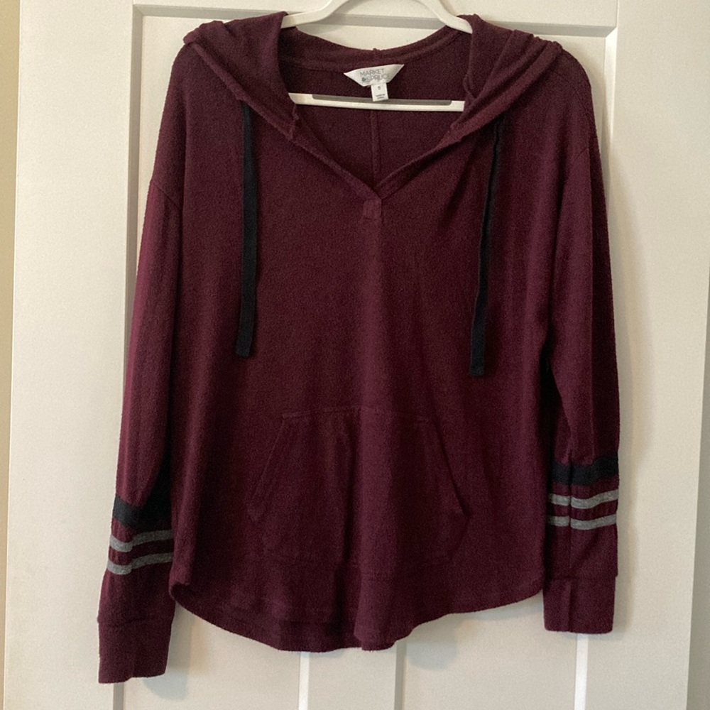 Market and Spruce burgundy hooded shirt